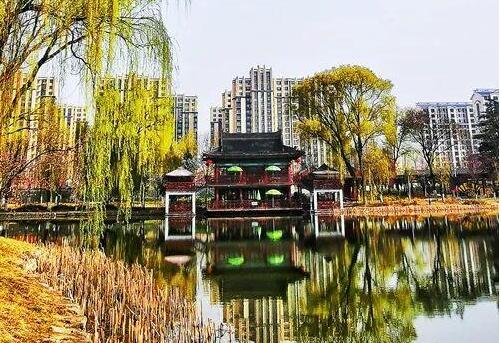 天水馬跑泉公園，這滿園春色似美人的嫣然一笑般撩人