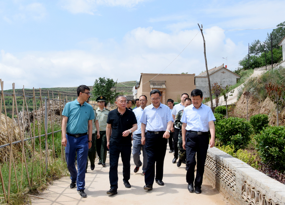 王銳深入麥積區(qū)、甘谷縣掛牌督戰(zhàn)村調(diào)研指導(dǎo)脫貧攻堅(jiān)工作