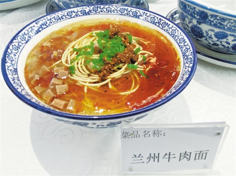 品香茗吃美食 還能K歌跳舞 “環(huán)西部火車游”專列爽得很！