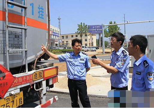 蘭州市開(kāi)展?；愤\(yùn)輸交通安全專項(xiàng)整治行動(dòng)