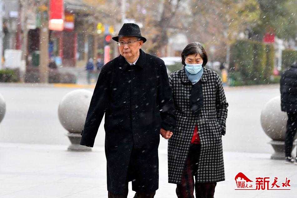 初雪來了！一起在天水街頭，共赴“白頭”！