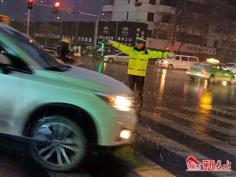風(fēng)雪襲來，天水最美“警色”在路上！