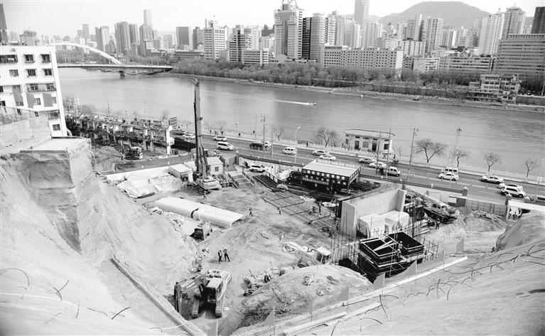 新建中蘭客專(zhuān)靖遠(yuǎn)黃河特大橋順利完成全部架梁任務(wù)