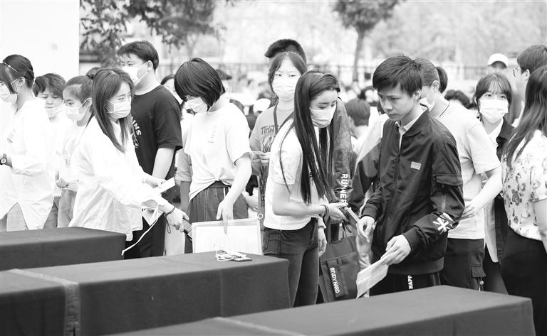 2021高考大幕今日開啟 甘肅19.6萬(wàn)名學(xué)子赴考