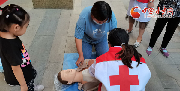 蘭州市東崗街道組織健康義診進(jìn)社區(qū)志愿服務(wù)活動（圖）