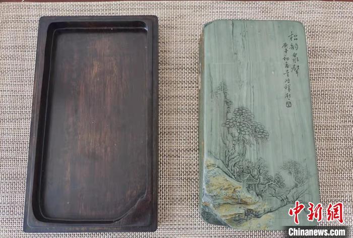 圖為盧保勝為提升洮硯文化內(nèi)涵，制作“一硯一銘、一盒一拓”成品展示?！堟?攝