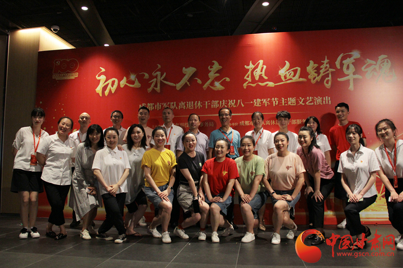 【蘭大新聞學(xué)子重走西北角】不變的軍旅情，不滅的舞臺(tái)夢(mèng)——記原成都軍區(qū)政治部戰(zhàn)旗文工團(tuán)國(guó)家一級(jí)演員楊思遠(yuǎn)
