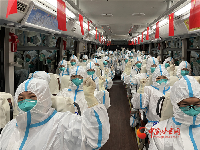 【甘快看】再出征 榆中縣400名醫(yī)務人員趕赴蘭州市城關區(qū)支援疫情防控工作