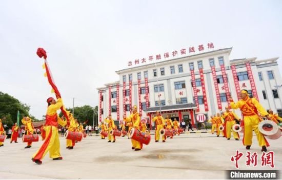 2021年6月30日，蘭州太平鼓教育保護(hù)實(shí)踐基地啟動(dòng)儀式在蘭州新區(qū)舉行。(資料圖) 高展 攝