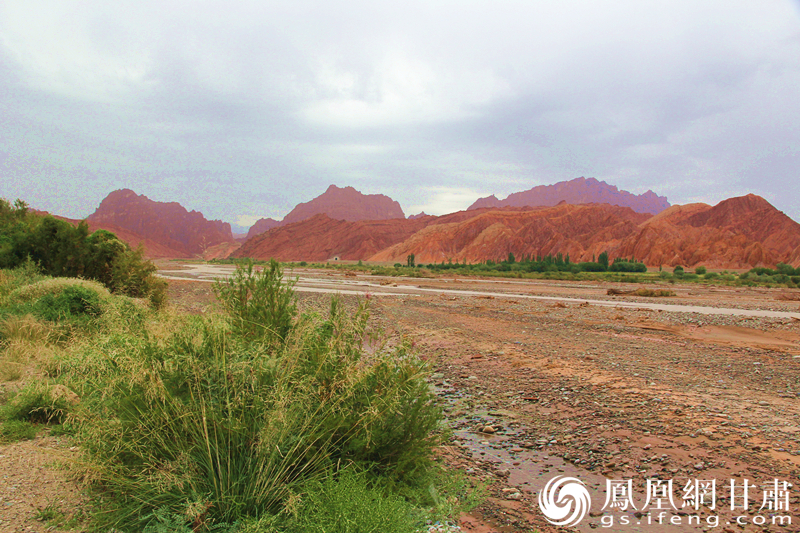 庫車銅廠河沿途，曾經(jīng)的絲路古道。楊文遠 攝