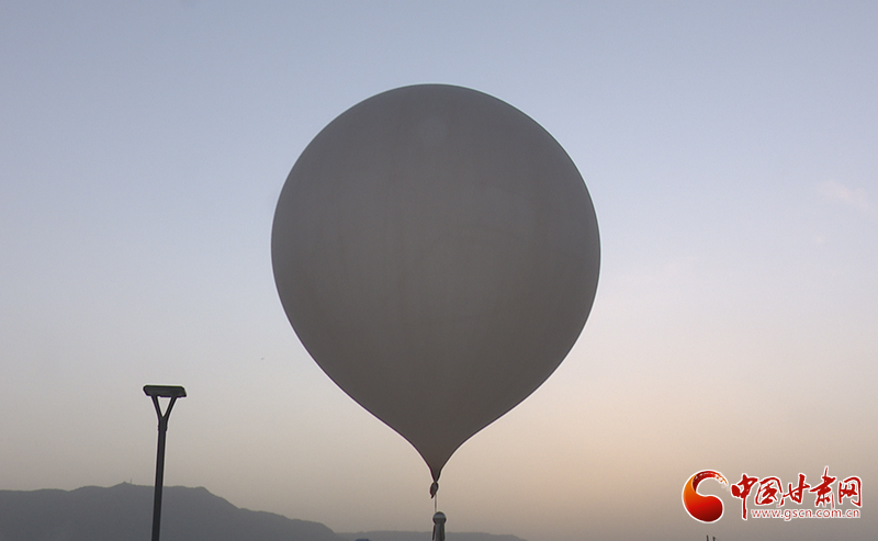 【世界氣象日】氣象站為何一天兩次放飛“大氣球”？甘肅氣象專家告訴你
