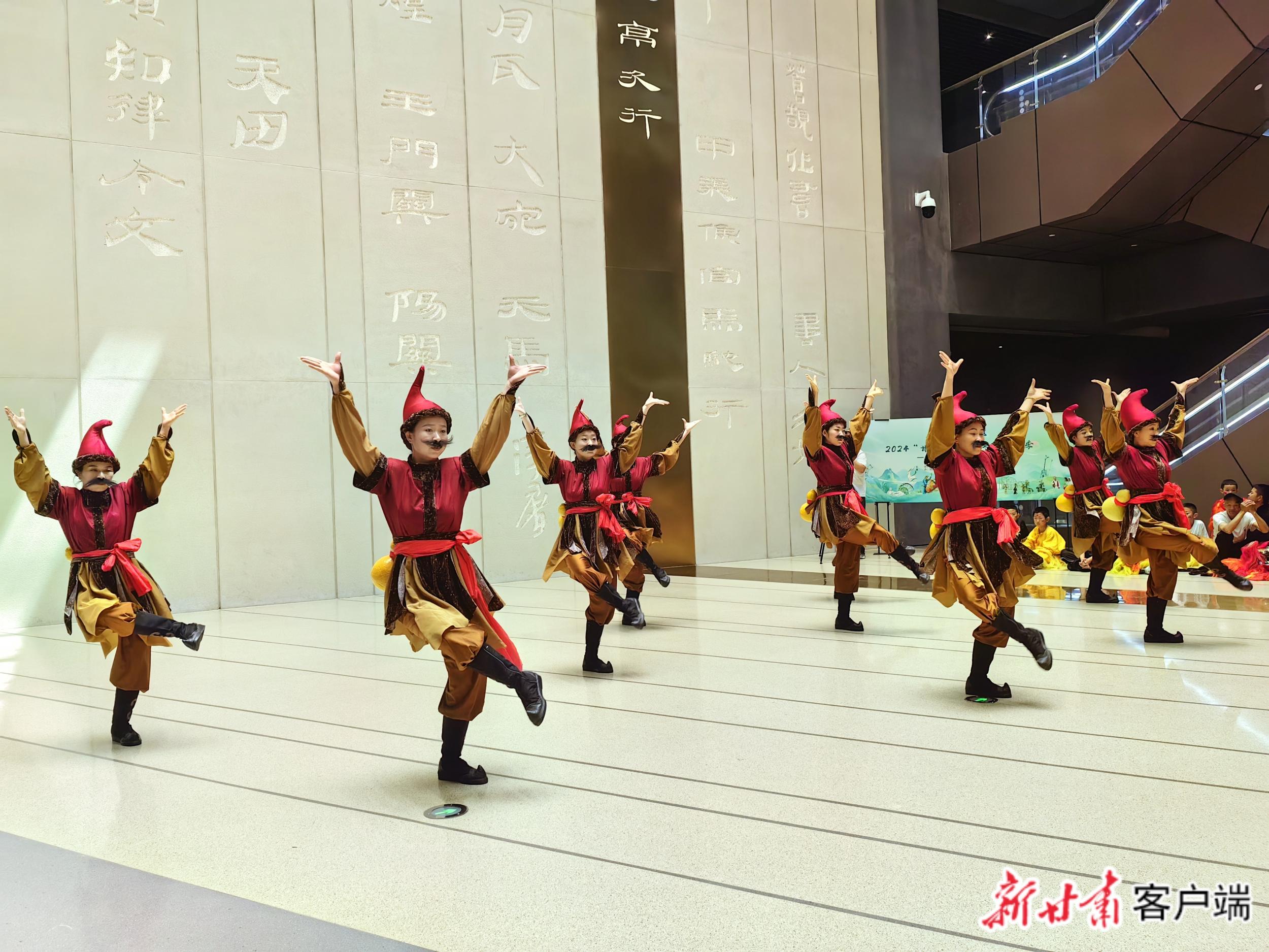 《胡騰舞》　本文圖片均由新甘肅·甘肅日?qǐng)?bào)記者　何佳?！z