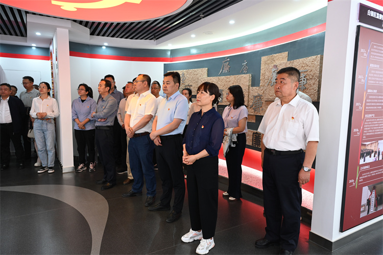 5月31日市紀委監(jiān)委機關黨委分批組織黨員干部到警示教育基地接受警示教育.jpg